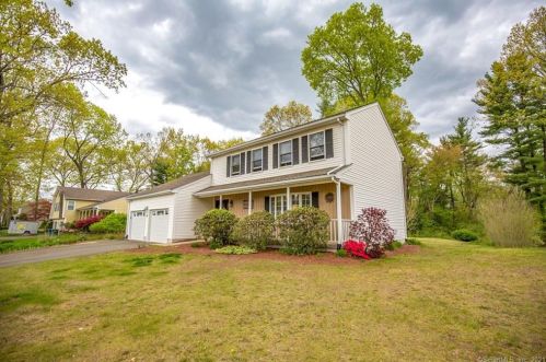 18 Oxford Ln, Windsor, CT 06095-1482