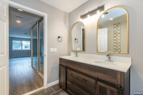 5 London Ct, Teaneck NJ 07666-6488 exterior