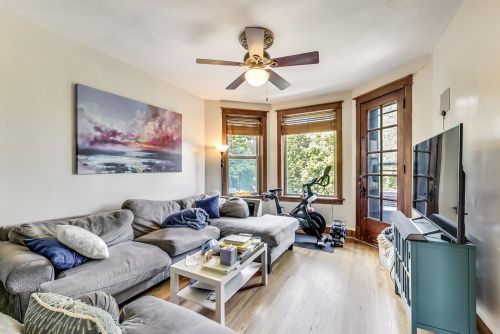 3315 Oakley Ave, Chicago IL 60618-6207 exterior