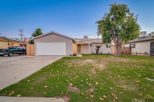 2111 Faye Ln, Bakersfield, CA 93304-4903