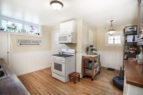 832 Elmwood St, Kalamazoo MI 49007-3236 exterior