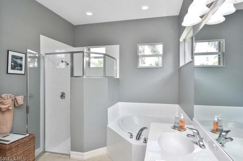 6044 Dogleg Dr, Naples FL 34113-1688 exterior