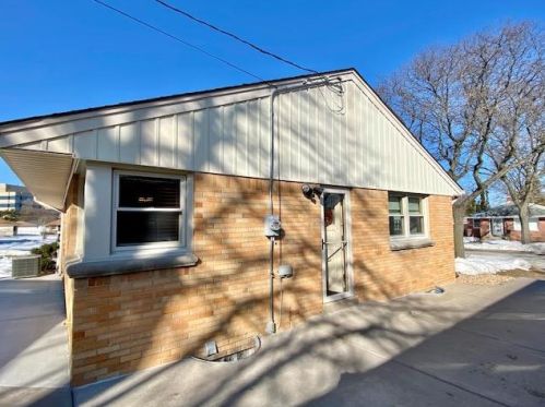 2551 89, Milwaukee WI 53226-1805 exterior