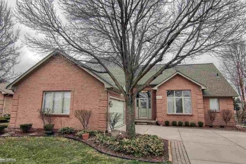 16382 Applewood Ct, Macomb Township, MI 48042-2356