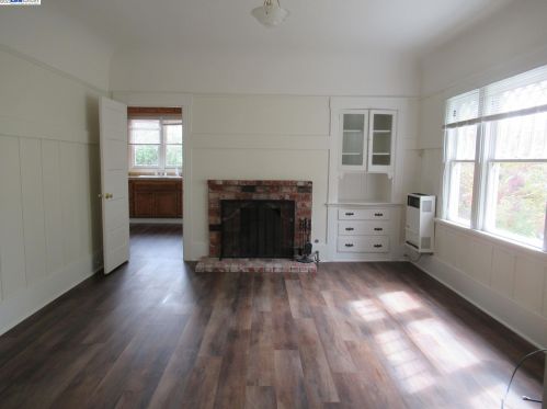 1270 Alcatraz Ave, Berkeley, CA 94702-2604