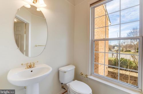 43195 Parkers Rdg Dr, Leesburg VA 20176-5132 exterior