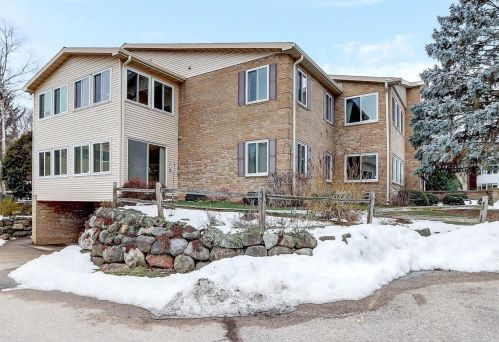 91 Golf Pkwy, Madison WI 53704-7098 exterior