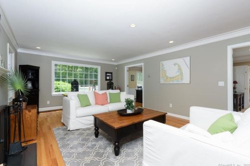 15 Deforest Rd, Wilton CT 06897-1908 exterior