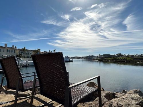 1350 Bayside Cir, Oxnard CA  93035-2148 exterior