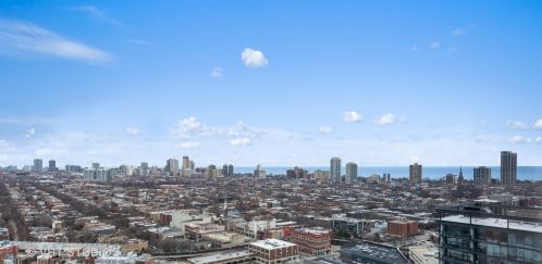 860 Blackhawk St, Chicago IL  60642-2510 exterior