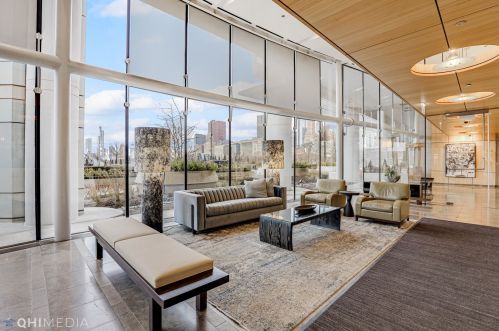 340 Randolph St, Chicago IL 60601-7618 exterior