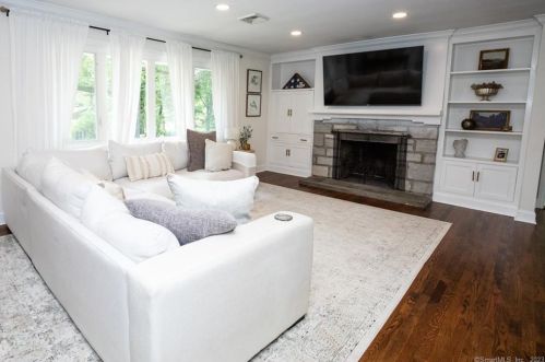 20 Cedar Hl Rd, Milford CT 06461-2716 exterior