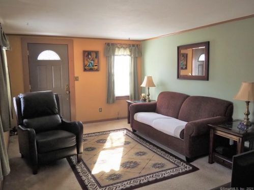 94 Hawthorne St, Manchester, CT 06042-3021