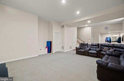 6802 Morning Brk Ter, Alexandria VA 22315-6117 exterior