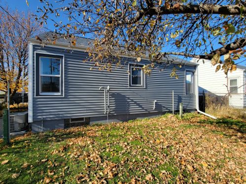 3148 Chase Ave, Milwaukee WI  53207-2636 exterior