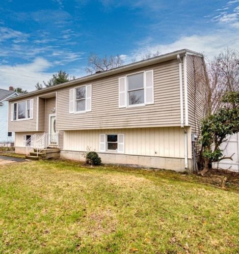 47 Laurel St, Springfield, MA 01106-1150