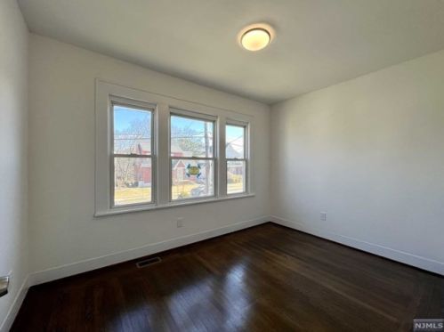 683 Ctr Ave, River Edge NJ 07661-2409 exterior