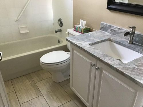 7548 Berkshire Pne Dr, Naples FL 34104-9441 exterior