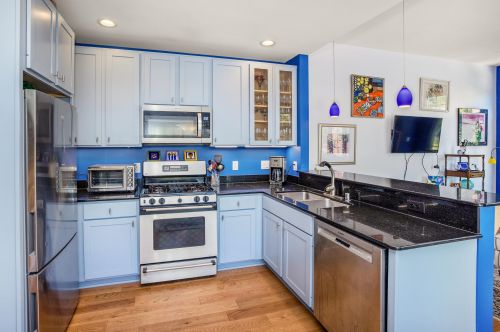 2579 Farwell Ave, Milwaukee WI  53211-4117 exterior