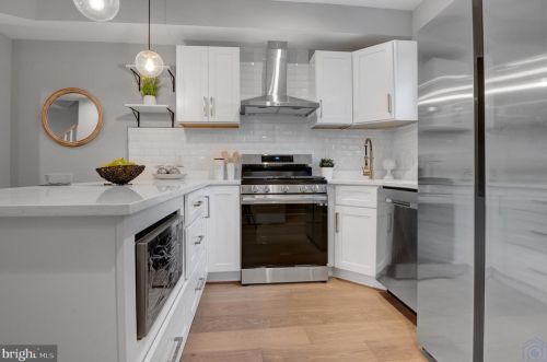 1116 Abbey Pl, Washington DC  20002-3416 exterior