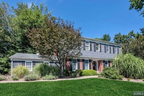 3 Northern Dr, Upper Saddle River, NJ 07458-1001