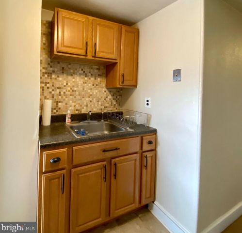 308 Cooper St, Camden NJ 08108-2223 exterior