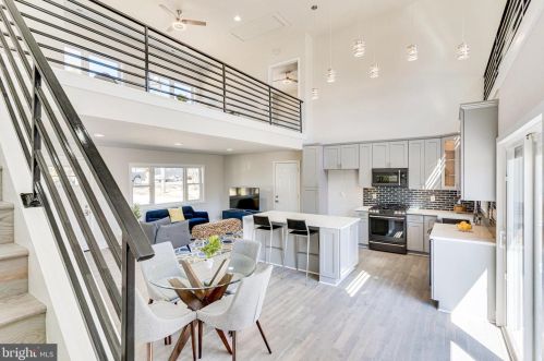 3445 Little Hunting Crk Dr, Alexandria VA 22309-1923 exterior