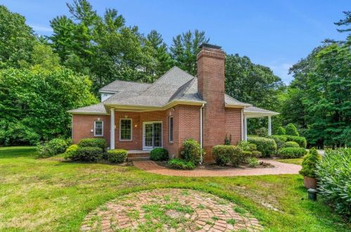 106 Ml Rd, North Hampton NH 03862-2322 exterior