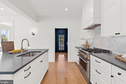 4420 Fessenden St, Washington DC  20016-4054 exterior