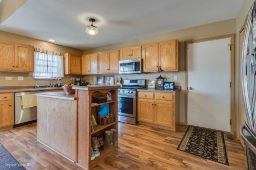 1236 Callaway Dr, Joliet IL 60404-8155 exterior