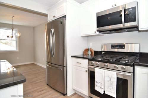 3 Marigold Cir, Providence RI 02904-3828 exterior