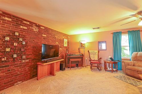 1201 Allaire Ave, Monaca PA 15061-1099 exterior