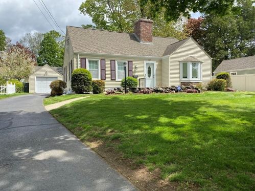 37 Pilgrim Rd, Springfield, MA 01118-1415