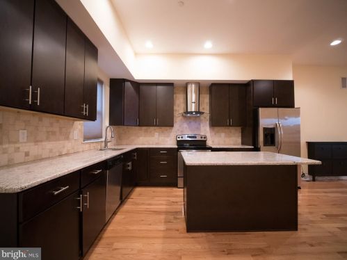 2305 Carpenter St, Philadelphia PA  19146-2519 exterior