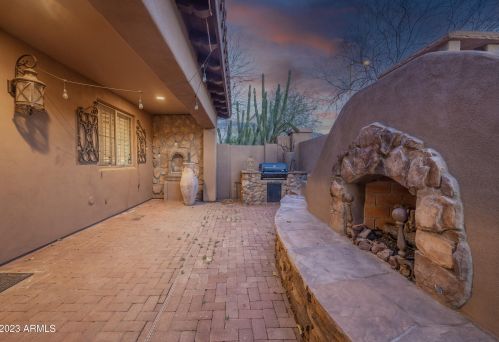 3931 Crst Ln, Phoenix AZ 85027-1602 exterior