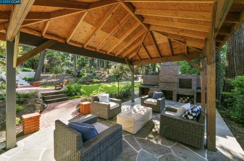 31 Ridge Park Ln, Concord CA 94518-1451 exterior