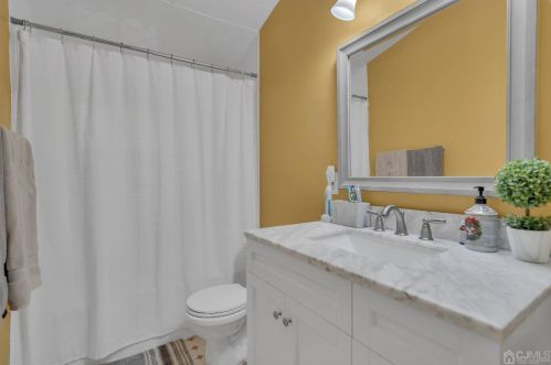 4 Exeter St, Old Bridge NJ 08857-2202 exterior