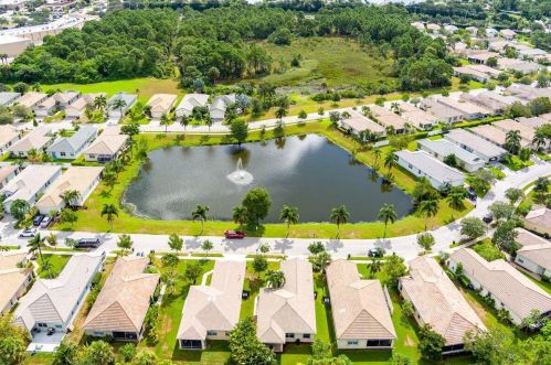 236 Coconut Key Way, Fort Pierce FL 34986-1911 exterior