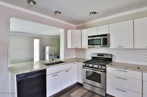 4325 9th Ave, Phoenix, AZ 85013-2853