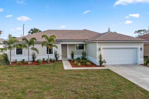 2391 Abalon Cir, Fort Pierce, FL 34953-5718