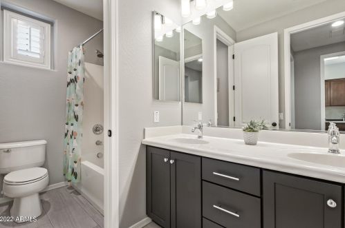 21618 39th Ter, Phoenix AZ  85050-4911 exterior