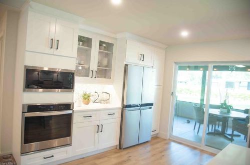 5975 Grn Blvd, Naples FL 34116-4827 exterior