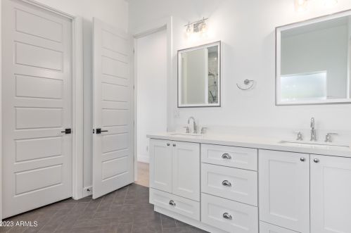 4239 42nd St, Phoenix AZ  85018-4207 exterior