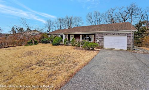 13 Atlanta Dr, Jackson Twp, NJ 08527-1605