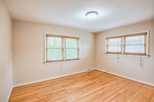 4668 Devon Ave, Chicago IL 60712-4420 exterior