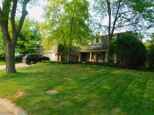 1932 River Park Ct, Milwaukee WI  53226-2840 exterior