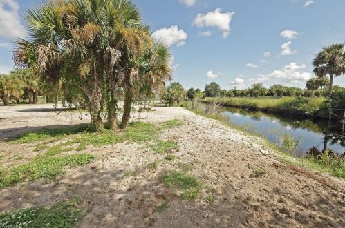 281 20 Ave, Naples FL 34120-6307 exterior