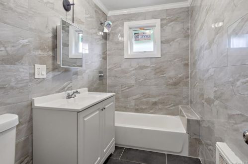 3846 Amundson Ave, Bronx NY 10466-5920 exterior