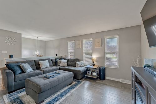 1521 Greendale Dr, Pittsburgh PA  15239-1143 exterior