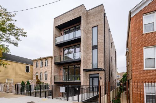 2626 Wallace St, Chicago IL 60616-2518 exterior